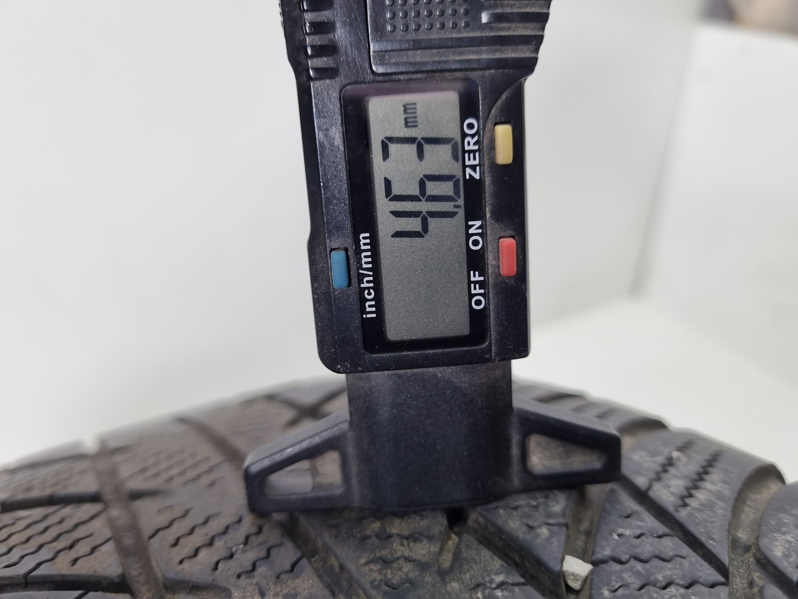 Bridgestone 205/60 R17 - Image 5